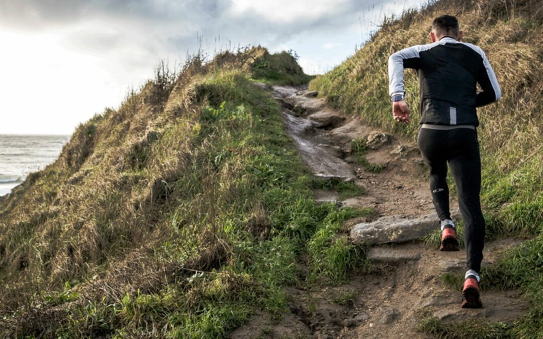 homme qui fait du trail